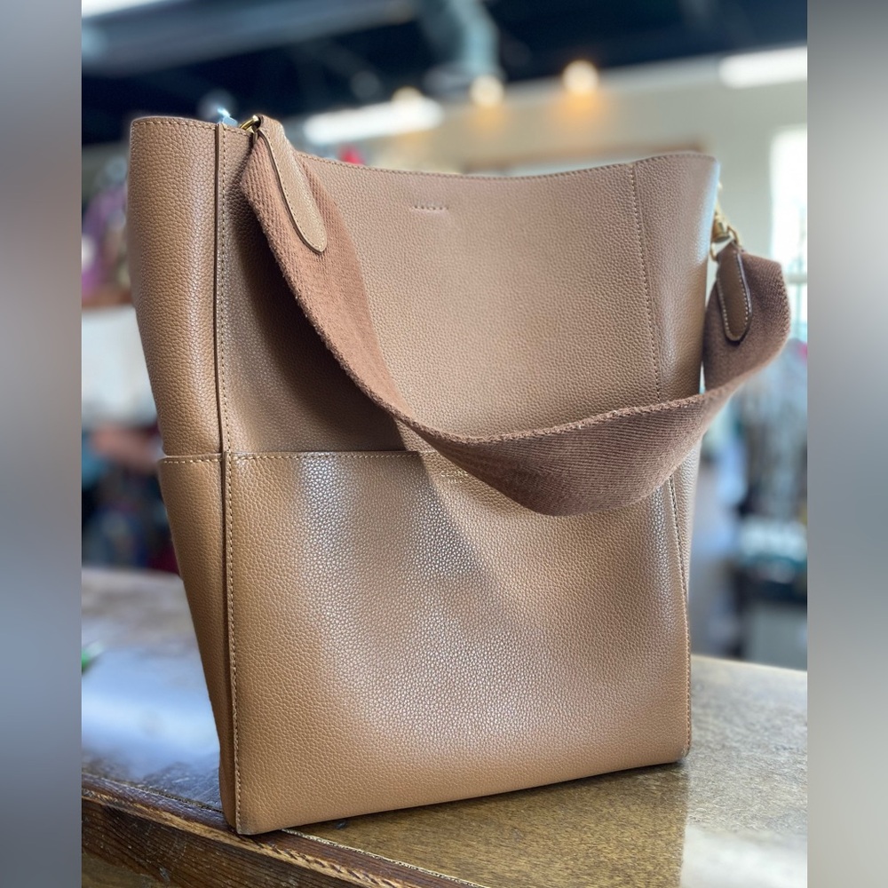 Elegant Tan Leather Tote Bag